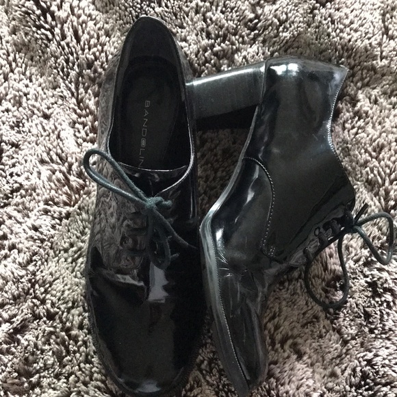 Bandolino 8 1/2 Black Patent ankle boots. - Picture 2 of 6